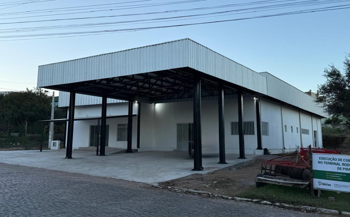 Piratini inaugura nova rodoviária com centro comercial