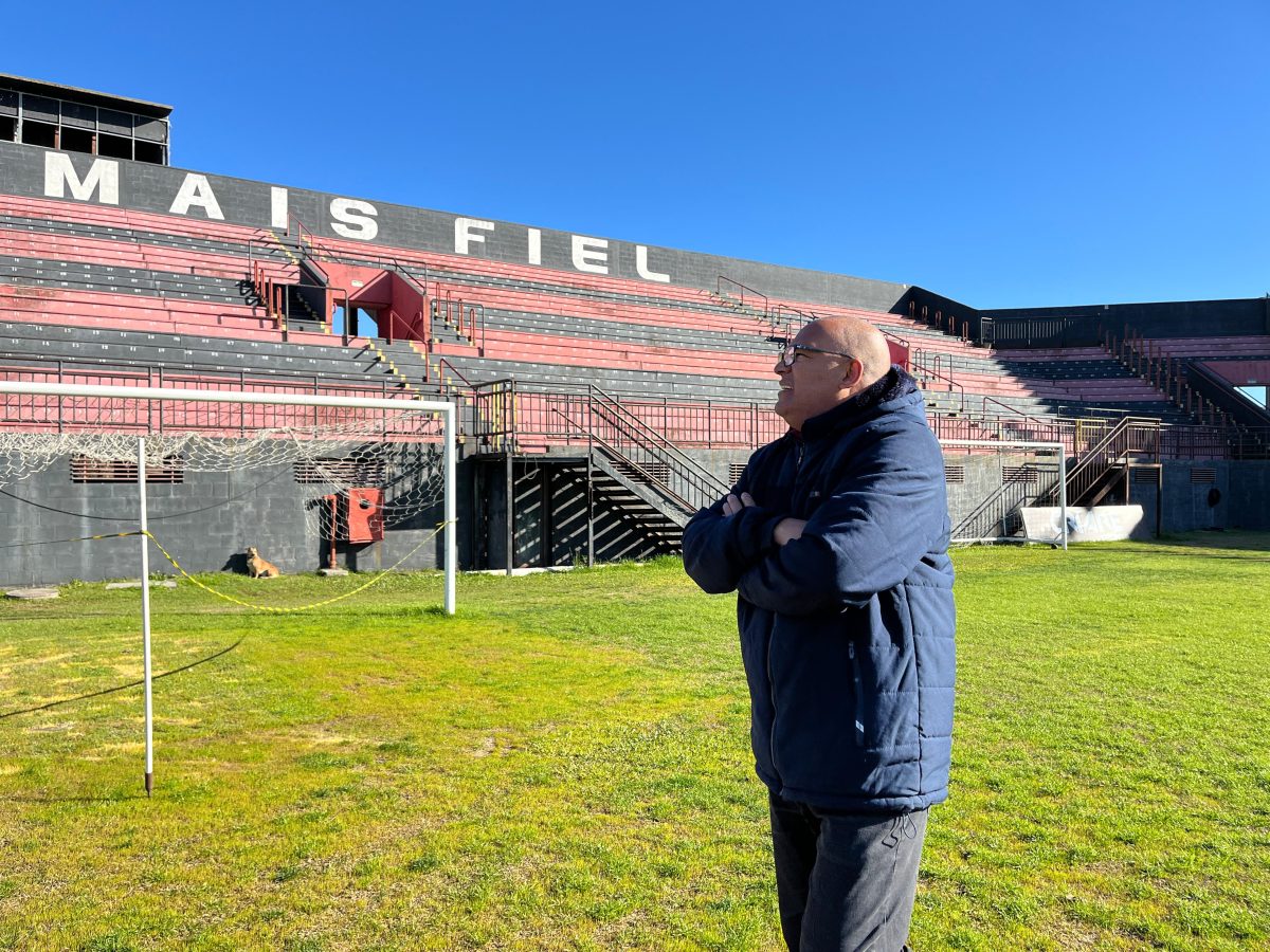 Nem Zico bastou: 100% em casa, Brasil eliminava gigantes