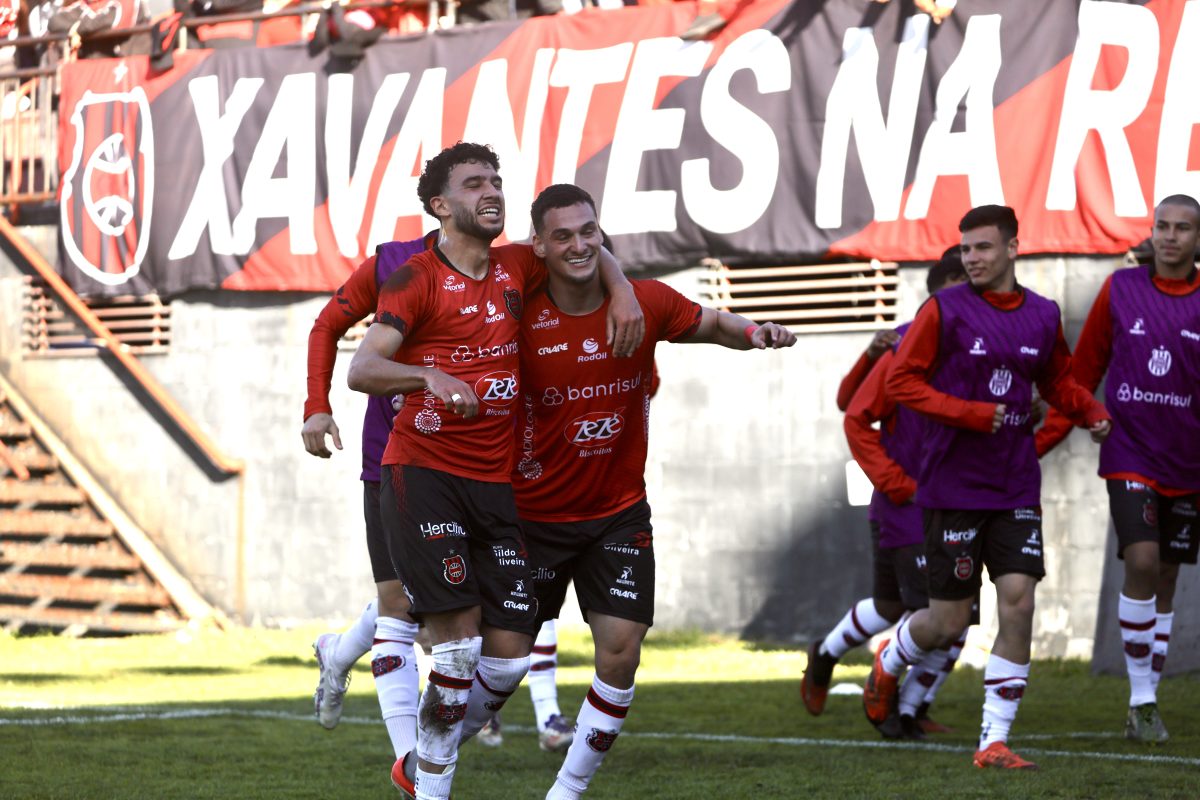 Luiz Henrique e Vitor Becker comentam possível futuro no Brasil após Série D