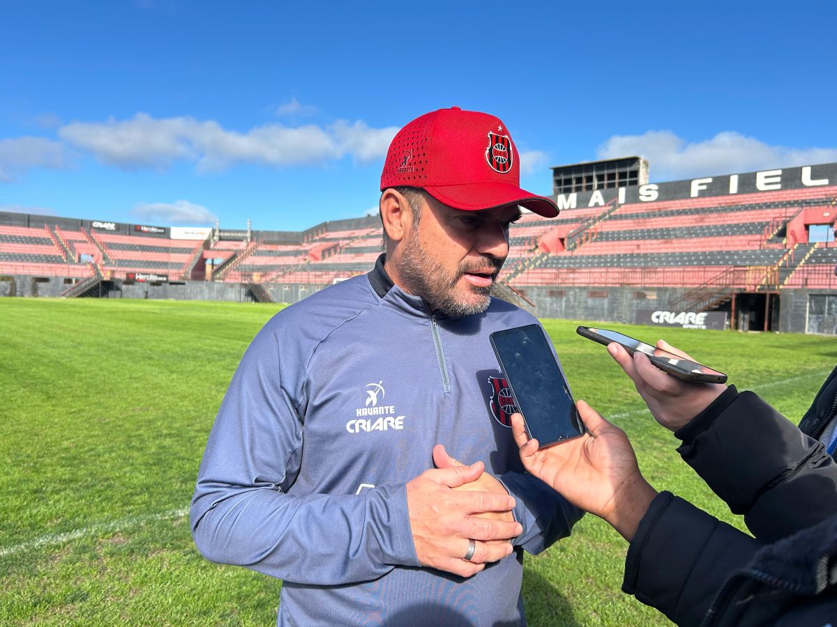 Emerson Cris promete equipe “honrando o nome do clube” nas últimas rodadas