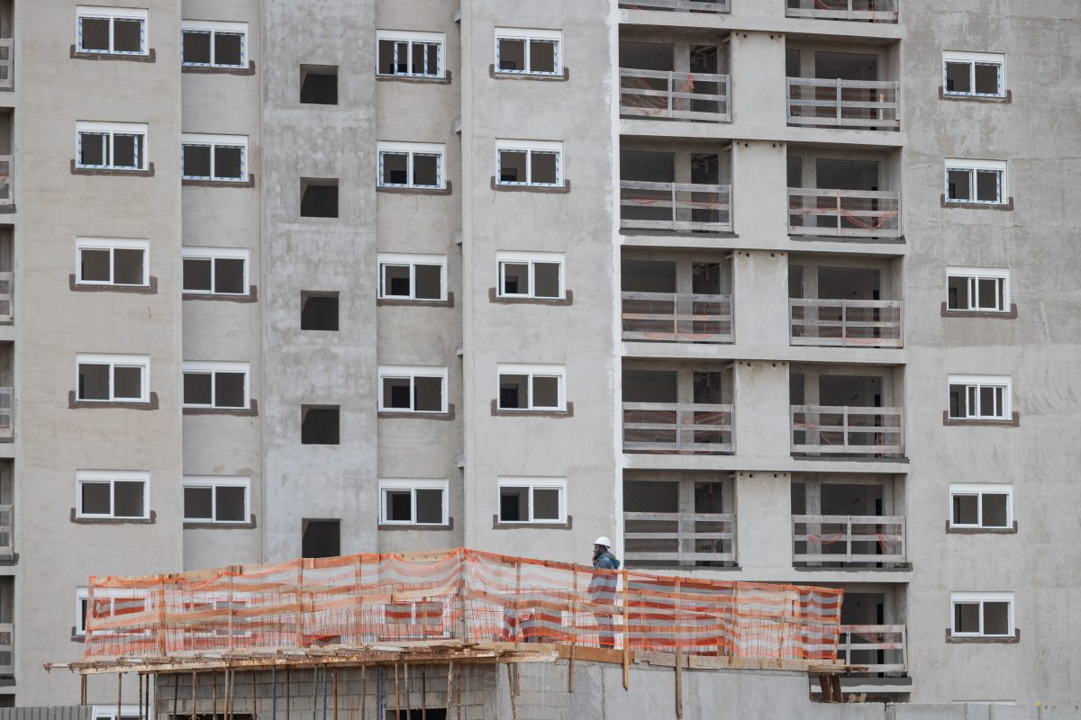 Sinduscon e trabalhadores buscam acordo para avançar por reajustes