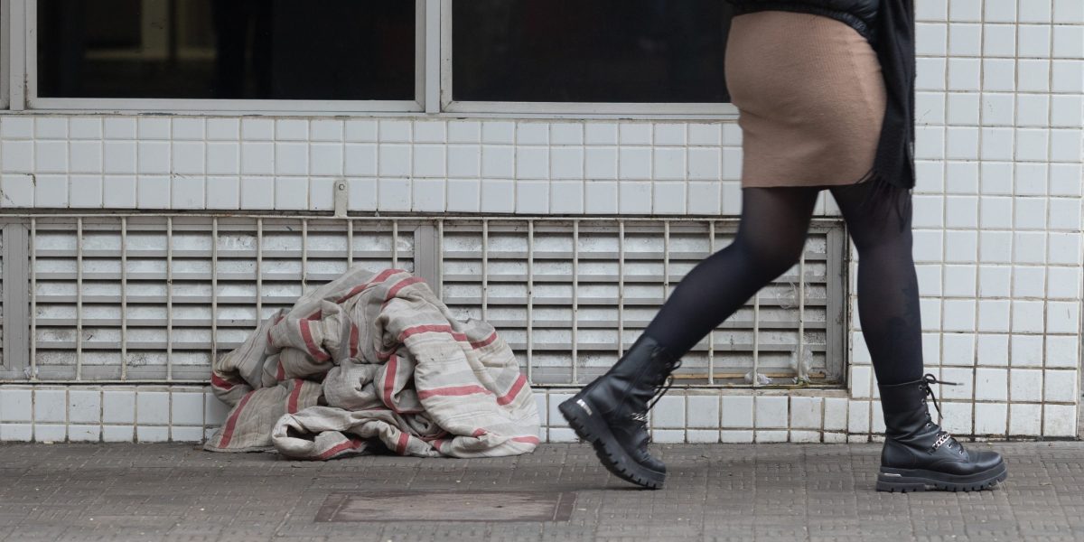 Proposta de retirada de pertences de pessoas em situação de rua é criticada