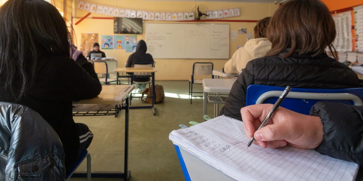 Comunidade faz balanço do primeiro semestre sem celulares nas escolas