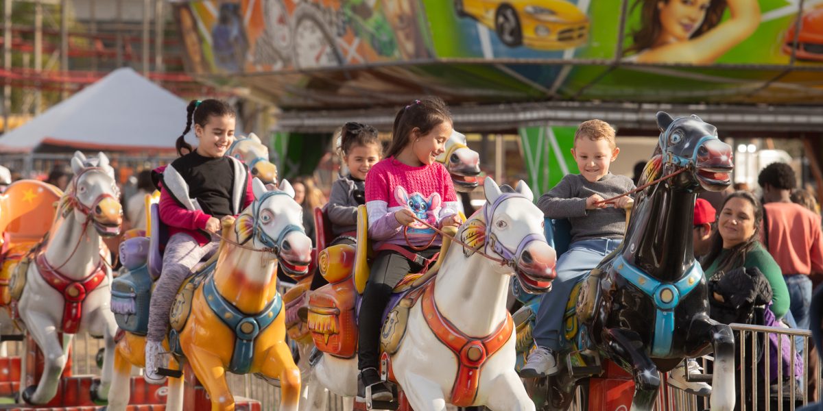 Crianças e adolescentes lotam parque e corredores da Fenadoce