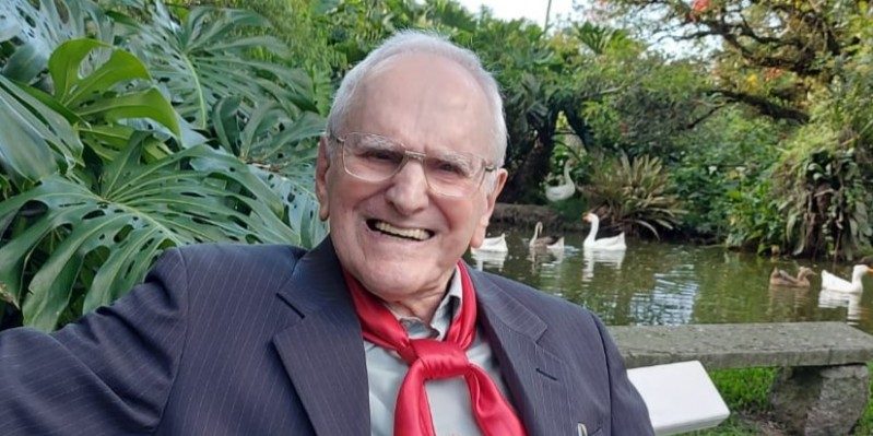 “O tradicionalista simplesmente prestigia a história, e a tradição significa visitar a história”