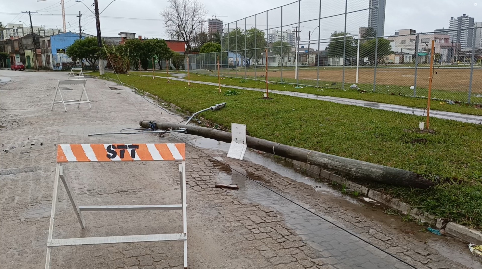 Moradores de Pelotas seguem sem energia elétrica desde domingo