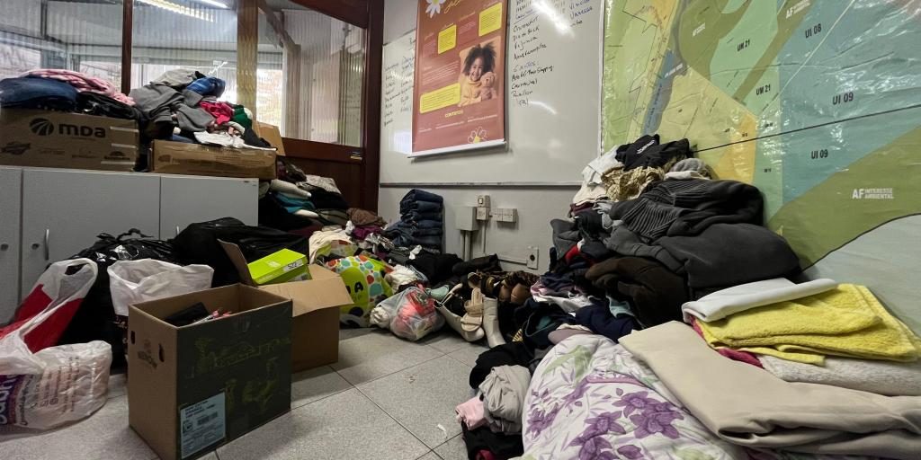 Instituto faz doação de mais de mil agasalhos