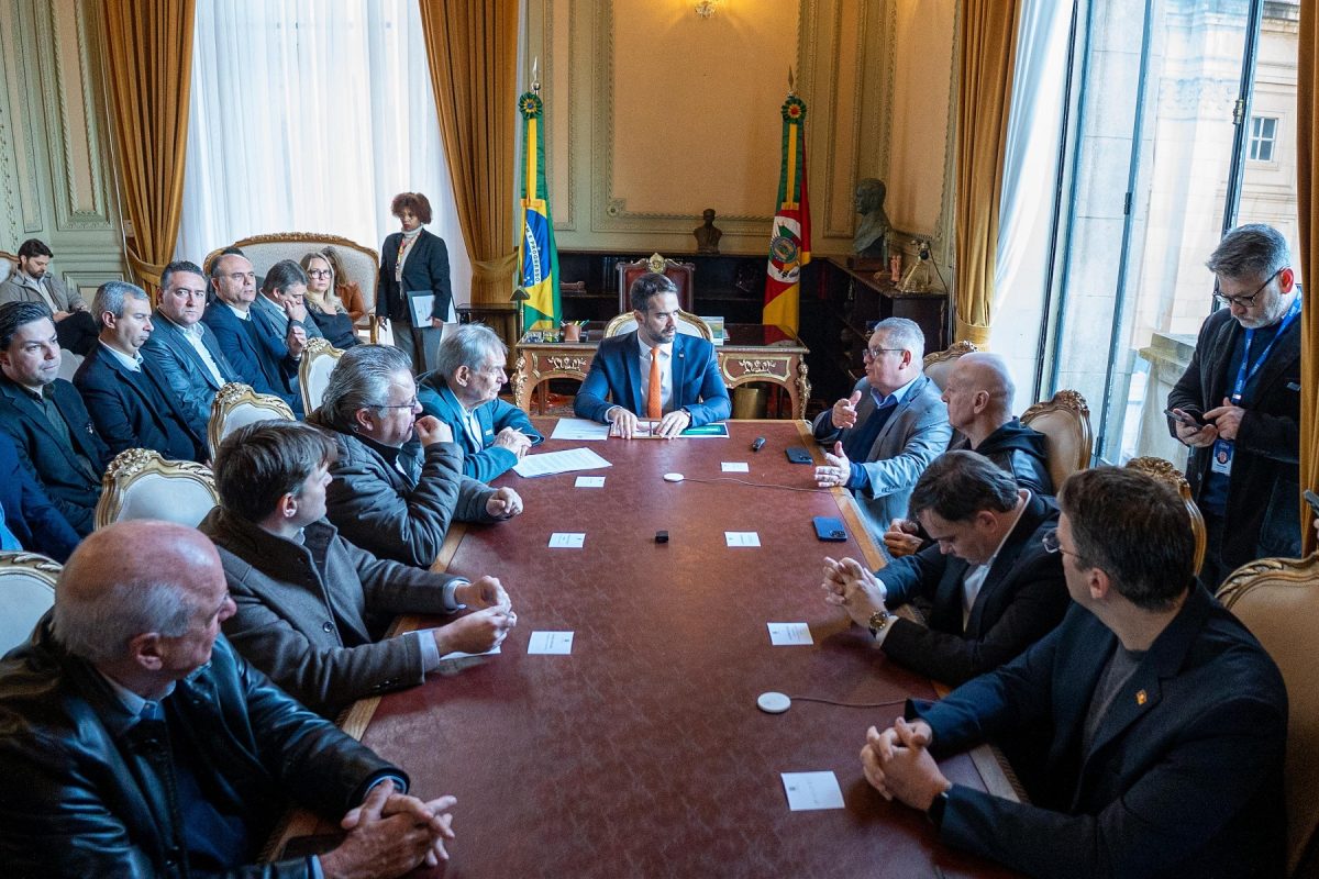 Estado anuncia crédito de R$ 100 milhões para exportadores atingidos por tarifas dos EUA