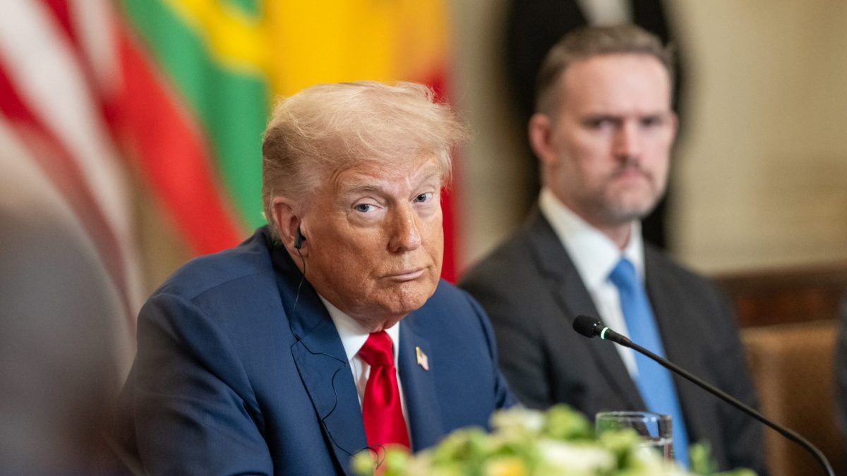 ‘Taxação de Trump é tiro no pé’, avalia professor de relações internacionais