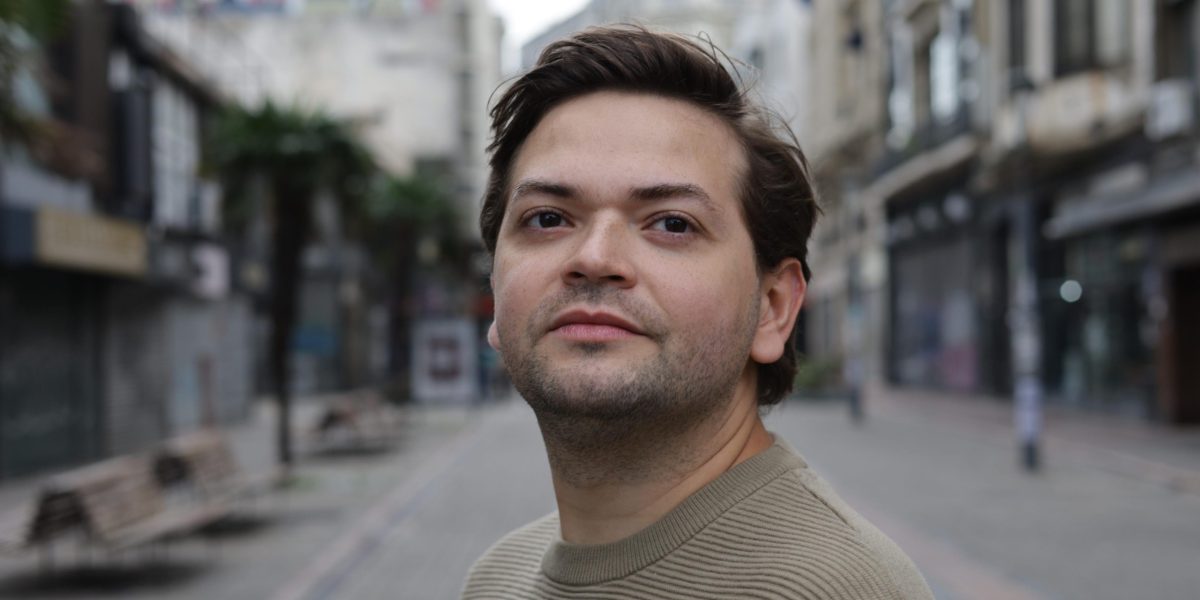 “Despir as canções e explorar todas as sonoridades do formato de voz e violão”