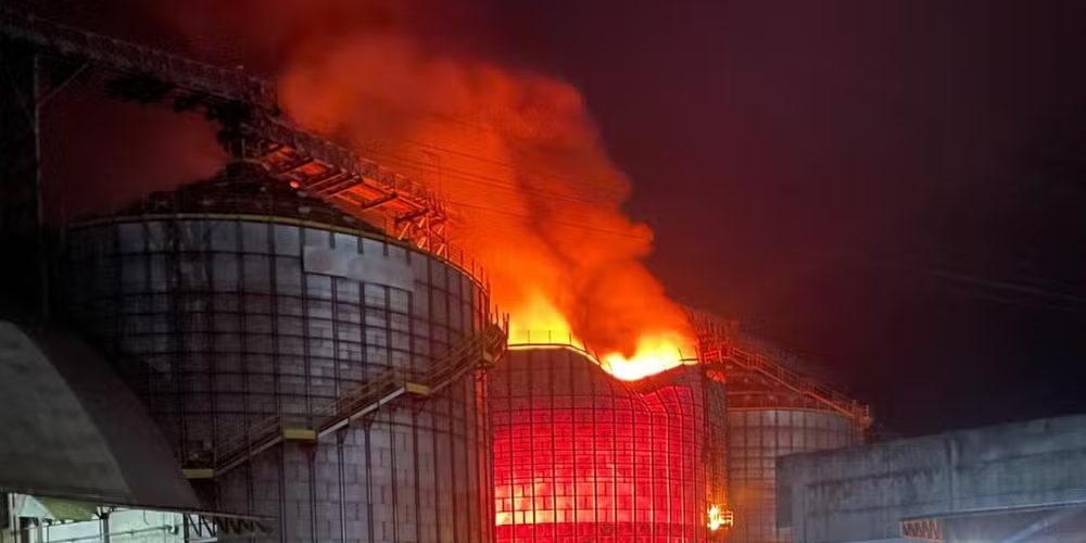 Incêndio atinge silo de grãos em Arroio Grande