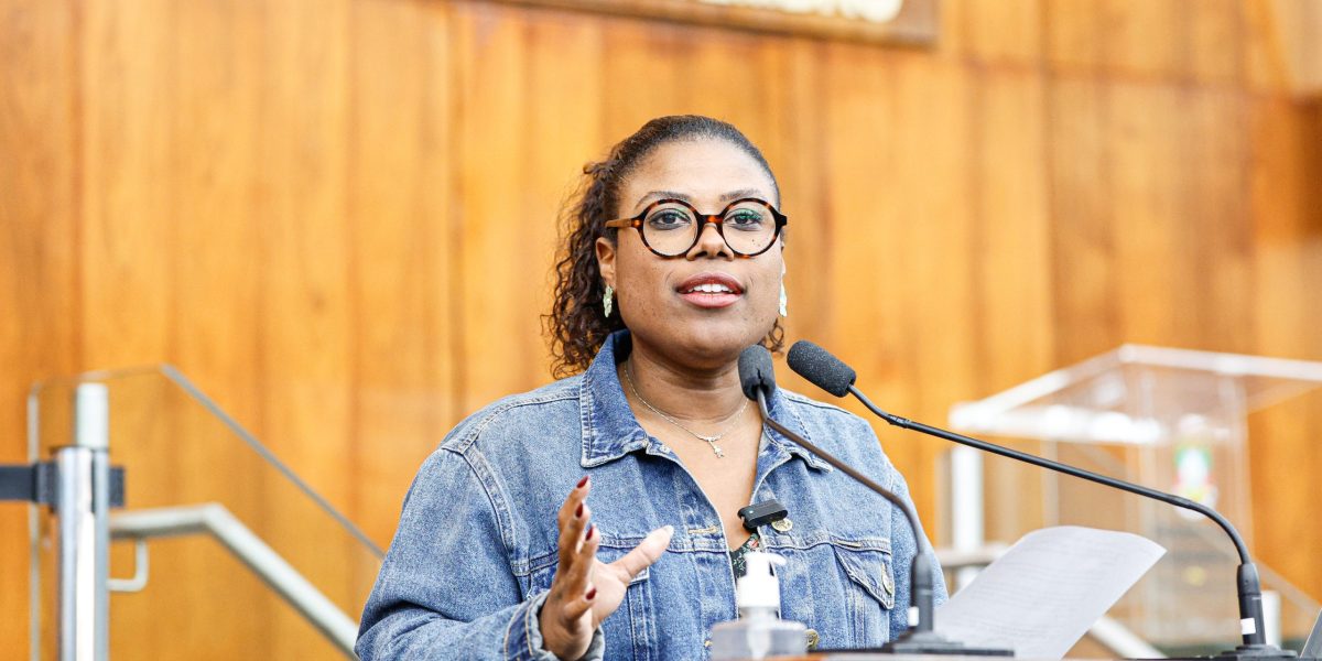 Mulheres negras são homenageadas com a Medalha Preta Roza