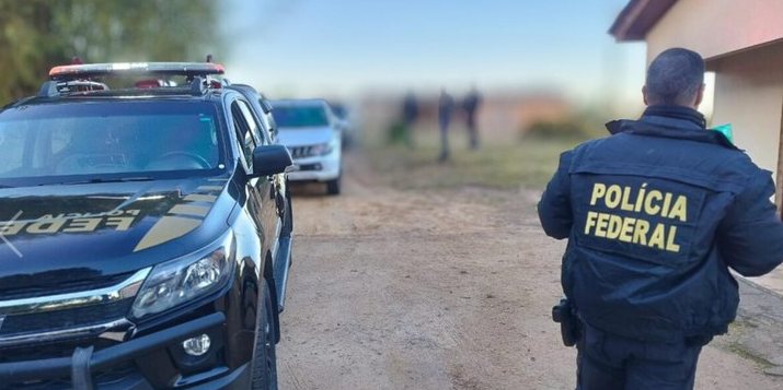 Polícia Federal faz operação para combater crime do dinheiro falso