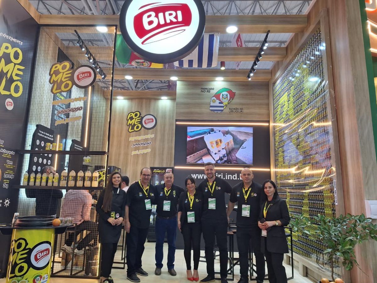 Biri marca presença na Expoagas e leva sabor do pomelo para vitrine supermercadista