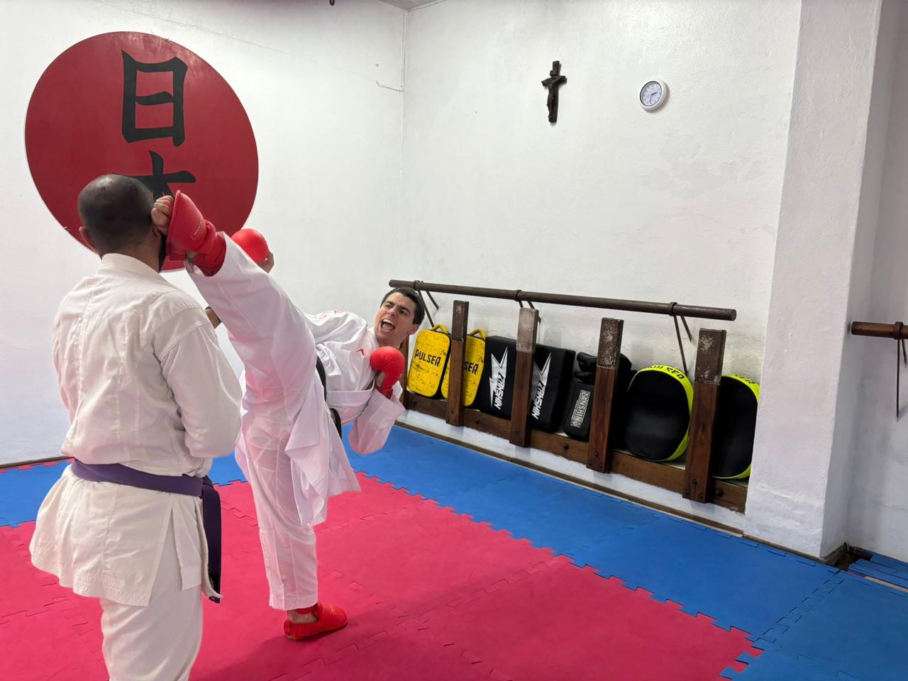 Karateca pelotense viaja para treinos e competição na Suíça