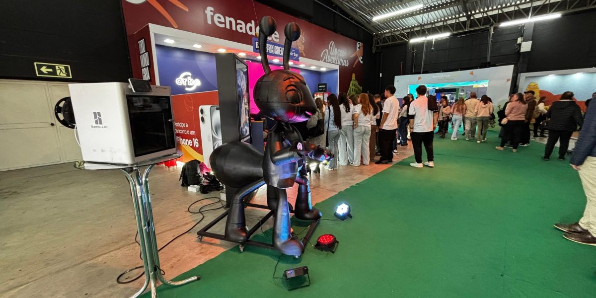 Formiga em lego é atração na Fenadoce