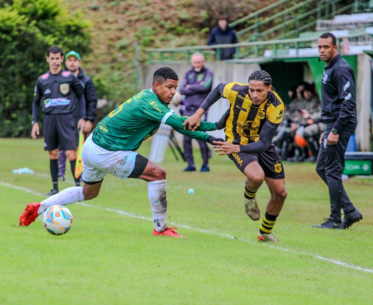 Pelotas contrata o meia-atacante Otávio