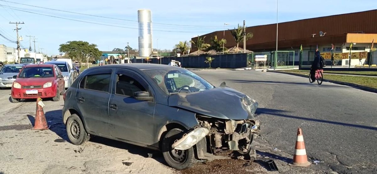 Acidente com quatro veículos causa lentidão no trânsito