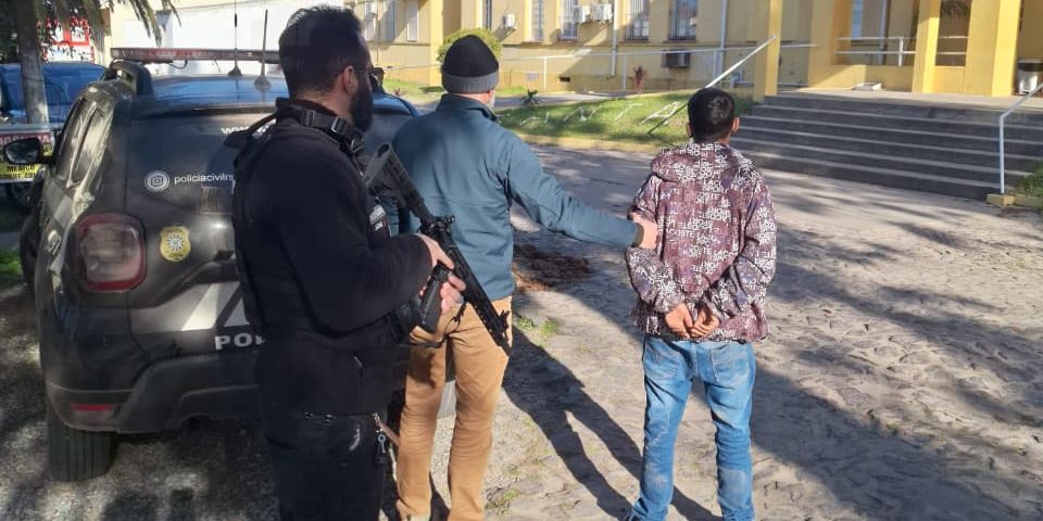 Polícia Civil prende dois homens em Santa Vitória do Palmar