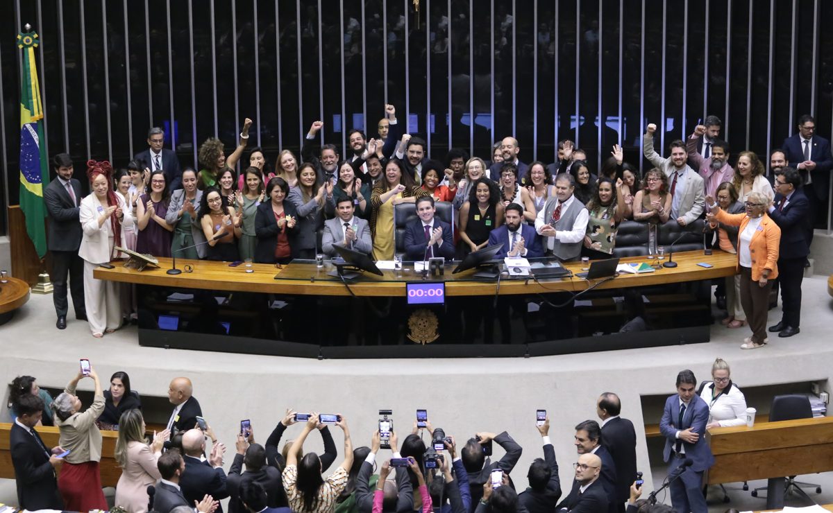 Deputados aprovam lei de proteção a crianças na internet; veja o que os gaúchos disseram