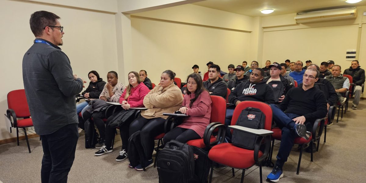 Iniciativa oportuniza conclusão de estudos a funcionários da Zezé