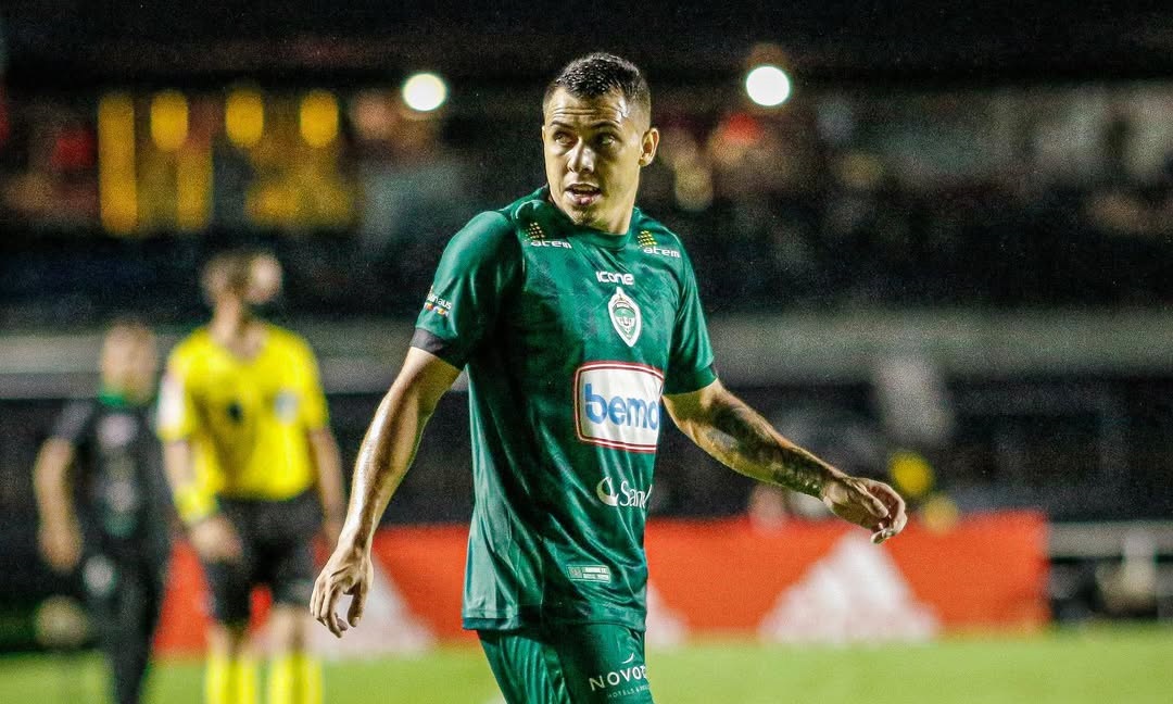 Brasil acerta com atacante Silvano