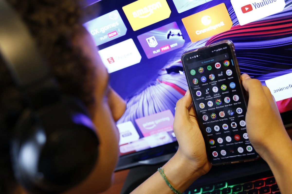 PL do governo exige que contas de menores de 16 anos em redes sociais sejam vinculadas a adultos