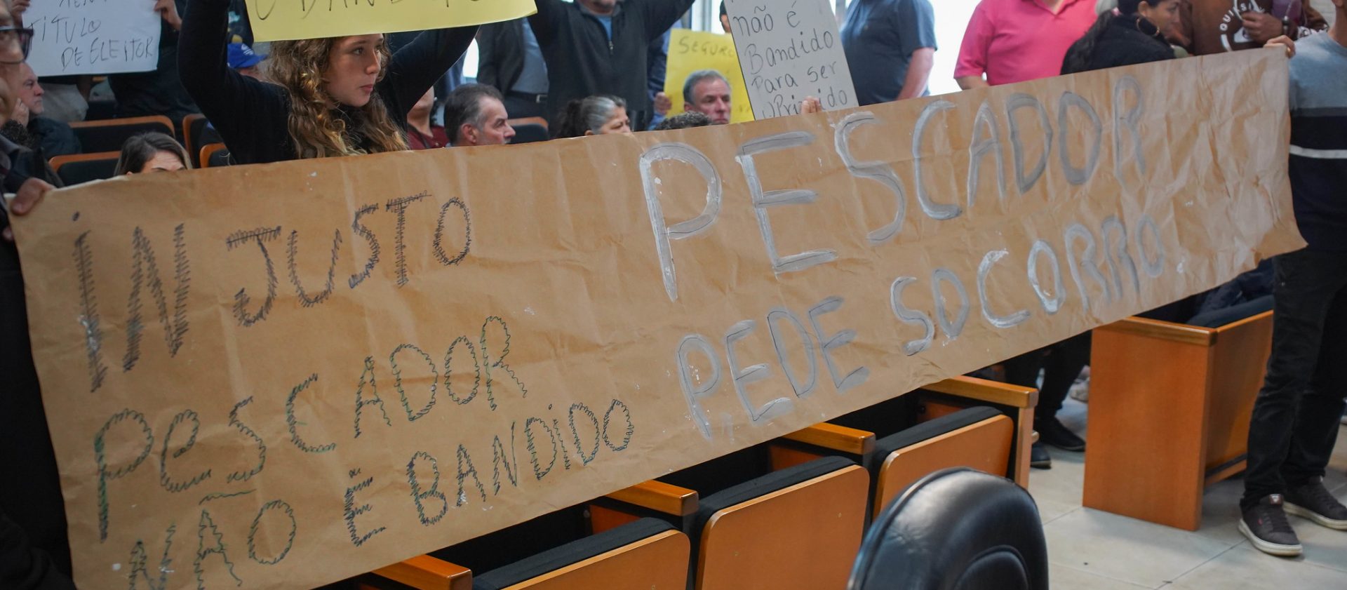 Pescadores de Pelotas protestam por pagamento de seguro-defeso e por assistência