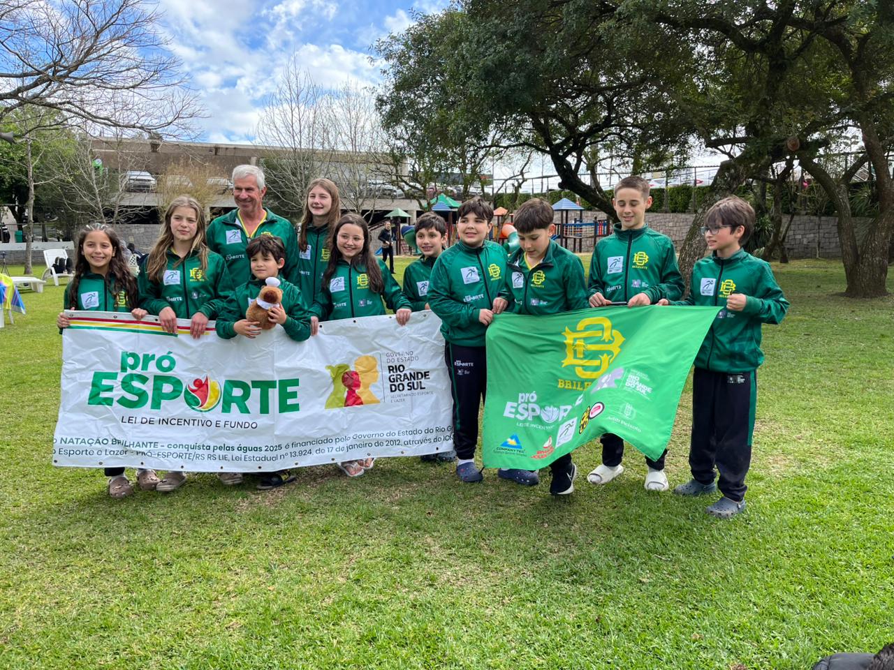 Natação do Brilhante participa de etapa de torneio estadual