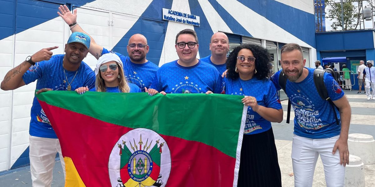 Samba dos Lanceiros é finalista da disputa na Portela