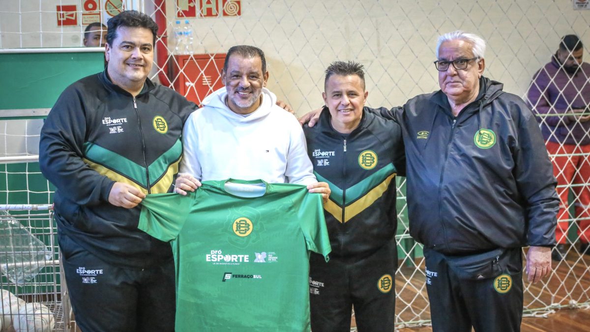 Em Pelotas, treinador da seleção brasileira de futsal visita o Brilhante