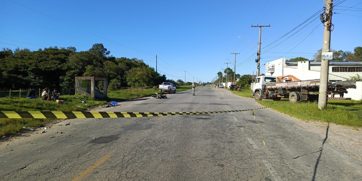 Motociclista morre em colisão frontal com camionete na Adolfo Fetter