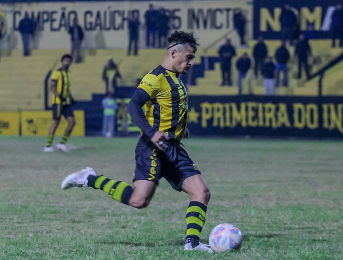 Xavante anuncia a contratação do volante Alan