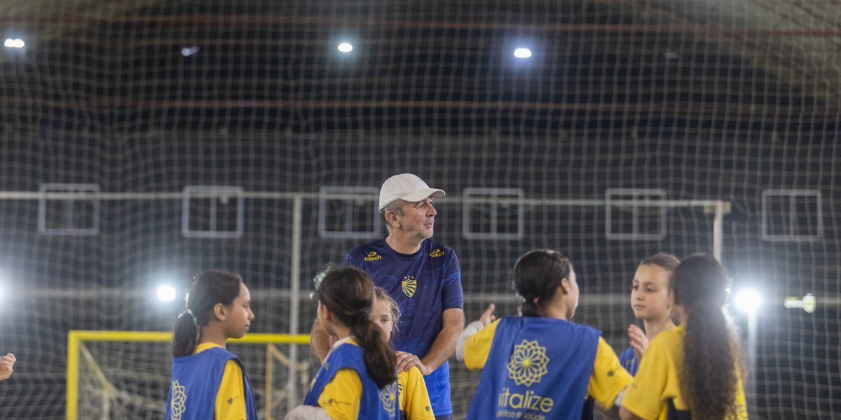 Há três décadas, Marcos Planela transforma o futebol feminino em Pelotas