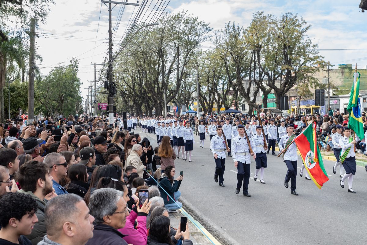 Desfile militar e cívico marca o Dia da Independência em Pelotas