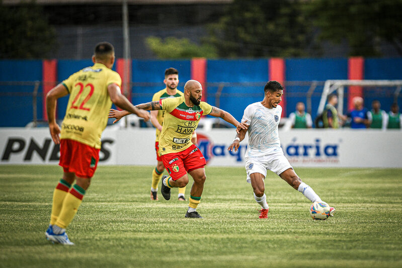Brasil fecha com volante Murilo