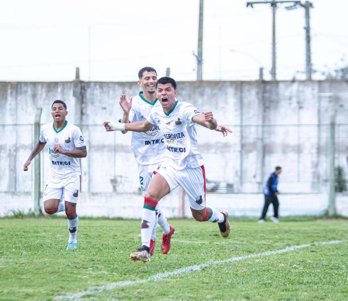 São Paulo mira sequência de quatro clássicos