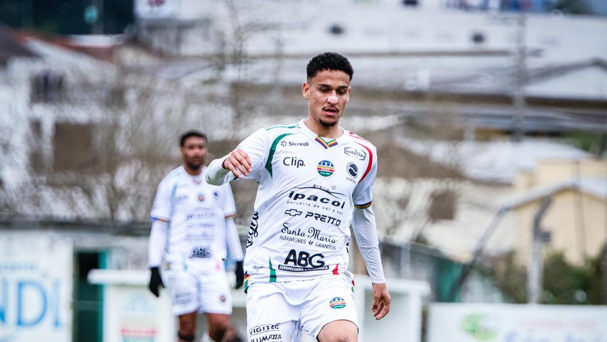 Brasil oficializa contratação do atacante Wesley Santos