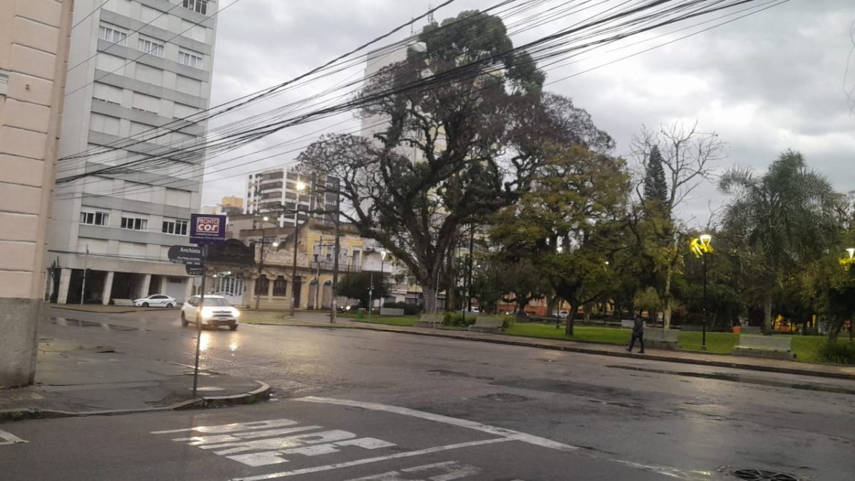 Semana começa com chuva em toda Zona Sul