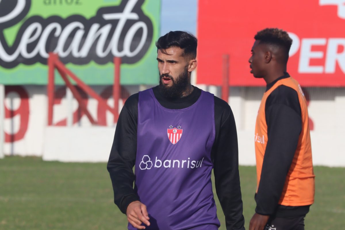 Pelotas deve anunciar zagueiro e centroavante