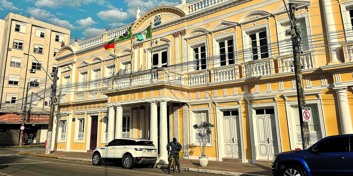 78% dos municípios da Azonasul antecipam 13º salário dos servidores