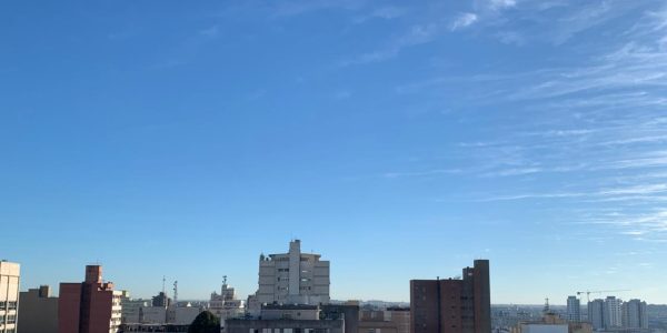 Primeira segunda-feira do verão será de tempo abafado na região Sul