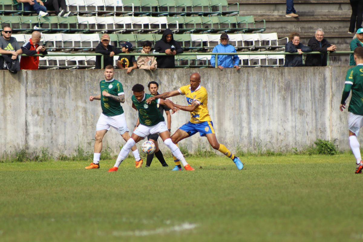 Jogadores do Pelotas citam gramado como fator preponderante em derrota para o Gaúcho
