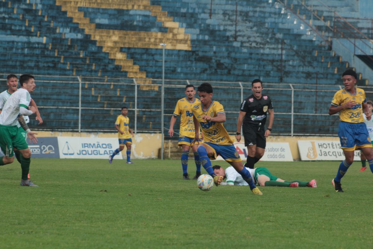 Pelotas anuncia promoção de seis atletas da base ao elenco profissional