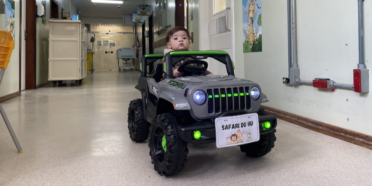 Pediatria do HU-Furg recebe doação de carro elétrico para crianças