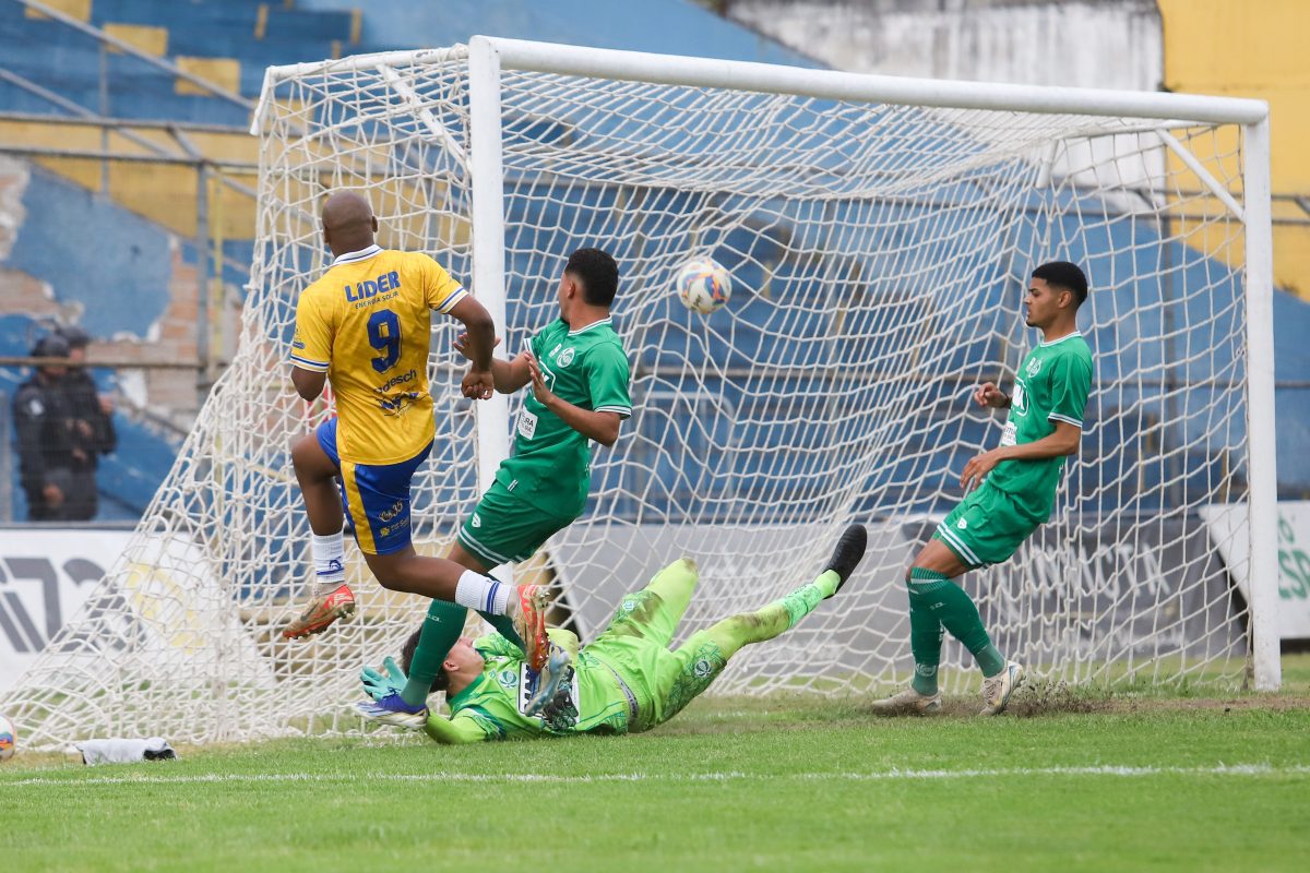 Classificado, Pelotas faz 7 a 0 no Juventude com quatro gols de Cristiano e retoma ponta
