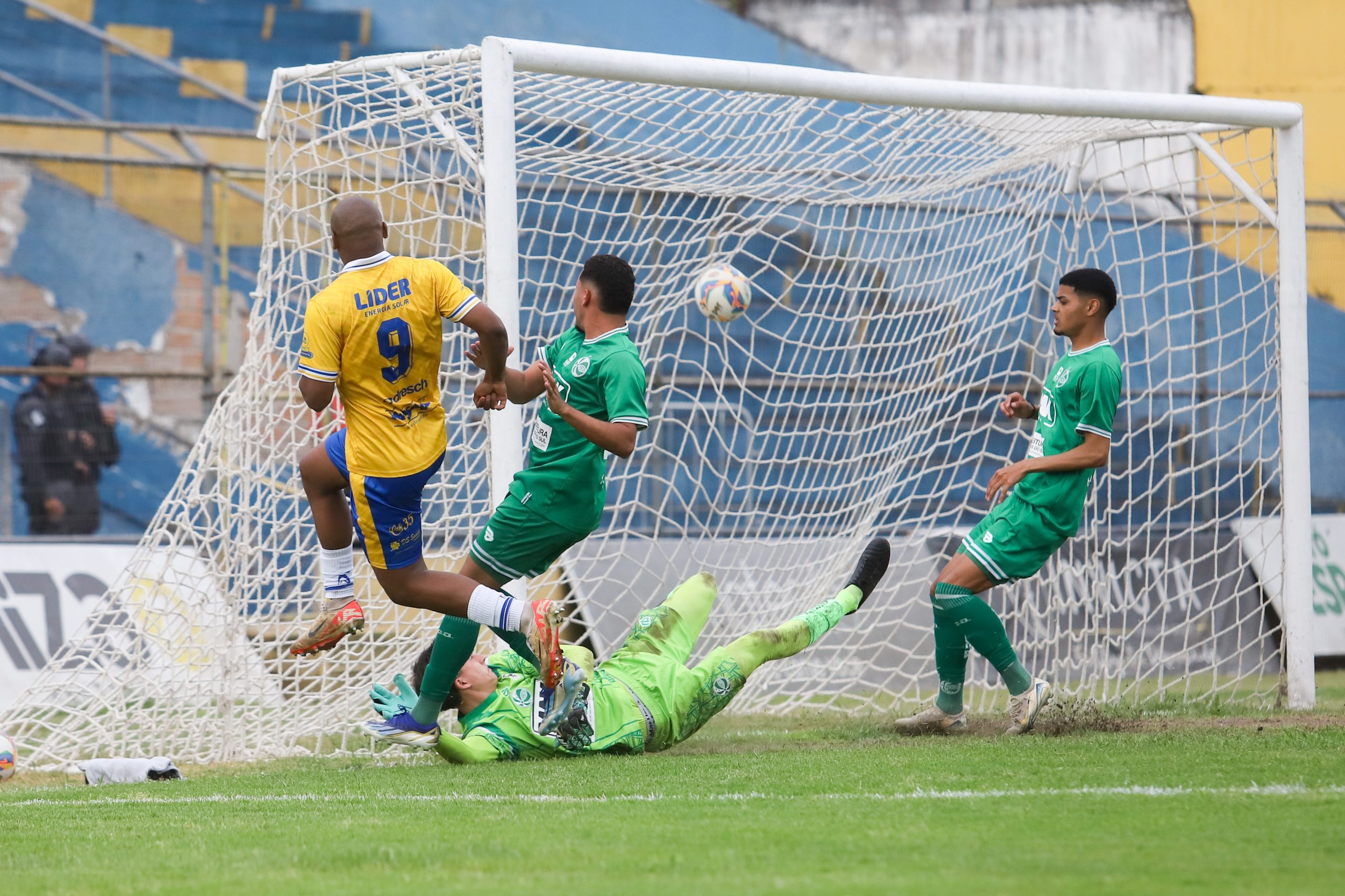 Classificado, Pelotas faz 7 a 0 no Juventude com quatro gols de Cristiano e retoma ponta