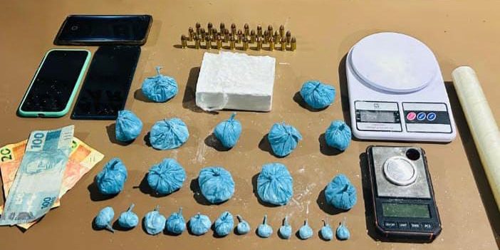 Brigada Militar prende dois homens por tráfico de drogas e posse ilegal de munição em Pelotas