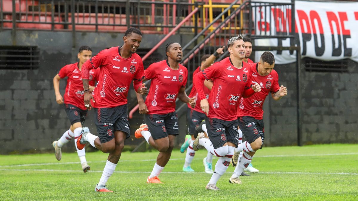 Brasil tem negociação avançada e espera anunciar novo treinador nesta segunda