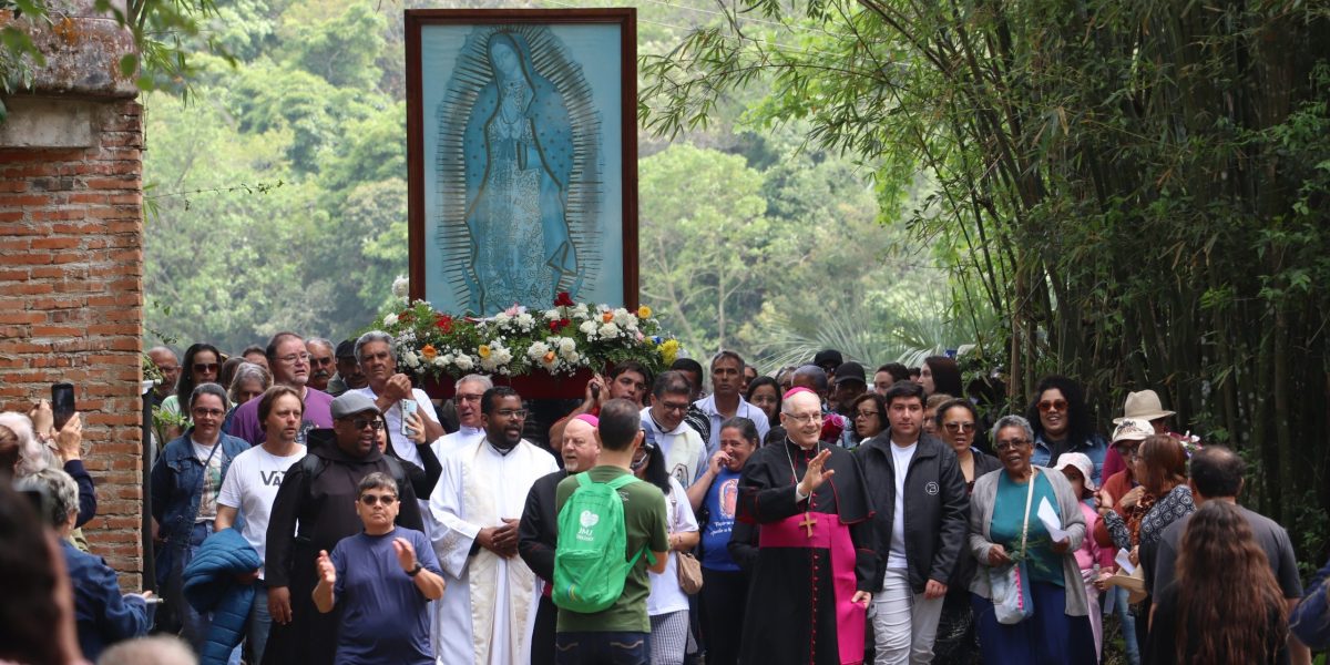 Romaria de Nossa Senhora de Guadalupe leva centenas de fiéis ao Santuário da Cascata